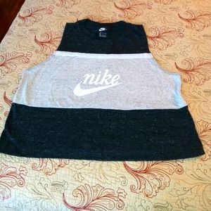 NIKE SLEEVELESS T-SHIRT XL